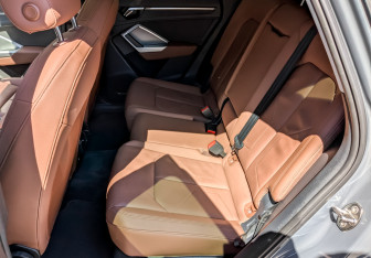 Подержанный автомобиль Audi Q3 2020 года (19 фото)