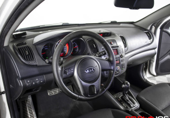 Подержанный автомобиль Kia Cerato Sedan 2010 года (19 фото)