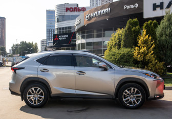 Подержанный автомобиль Lexus NX 2015 года (3 фото)