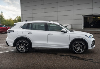 Подержанный автомобиль Volkswagen Tiguan 2024 года (4 фото)