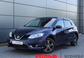 Подержанный автомобиль Nissan Tiida Hatchback 2015 года (1 фото)