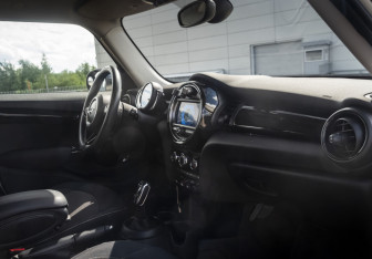 Подержанный автомобиль MINI Hatch 2019 года (11 фото)
