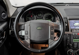 Подержанный автомобиль Land Rover Freelander 2010 года (22 фото)