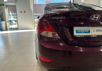 Подержанный автомобиль Hyundai Solaris Sedan 2012 года (9 фото)