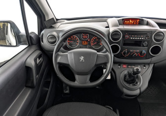 Подержанный автомобиль Peugeot Partner 2021 года (22 фото)