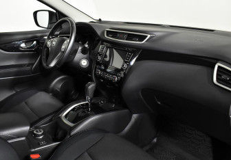 Подержанный автомобиль Nissan Qashqai 2015 года (8 фото)