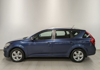 Подержанный автомобиль Kia Ceed Wagon 2011 года (8 фото)