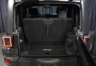 Подержанный автомобиль Jeep Wrangler 2012 года (10 фото)