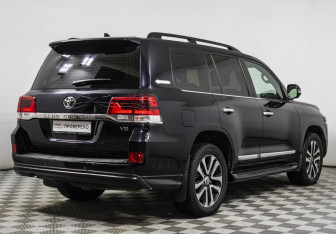 Подержанный автомобиль Toyota Land Cruiser Suv 2018 года (5 фото)