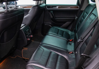 Подержанный автомобиль Volkswagen Touareg 2011 года (11 фото)