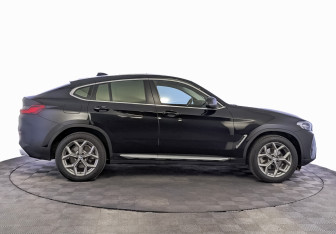Подержанный автомобиль BMW X4 2022 года (4 фото)