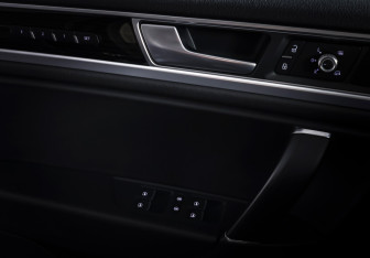 Подержанный автомобиль Volkswagen Touareg 2016 года (18 фото)
