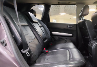Подержанный автомобиль Nissan X-Trail 2007 года (14 фото)