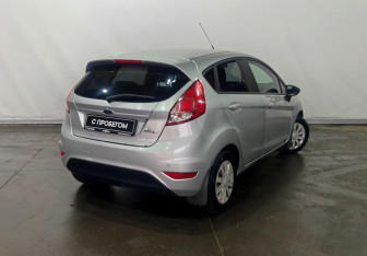 Подержанный автомобиль Ford Fiesta Hatchback 2016 года (6 фото)