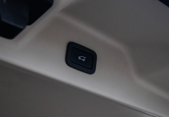 Подержанный автомобиль Land Rover Range Rover 2018 года (39 фото)