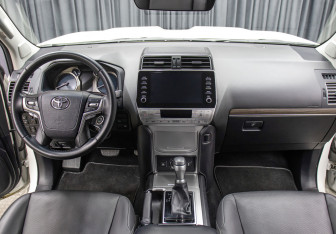 Подержанный автомобиль Toyota Land Cruiser Prado 2022 года (15 фото)