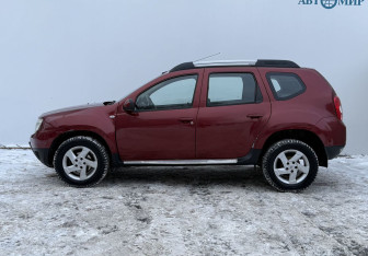 Подержанный автомобиль Renault Duster 2013 года (8 фото)