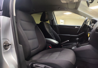 Подержанный автомобиль Volkswagen Jetta Sedan 2013 года (13 фото)