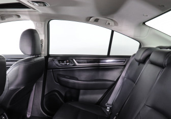 Подержанный автомобиль Subaru Legacy Sedan 2019 года (11 фото)