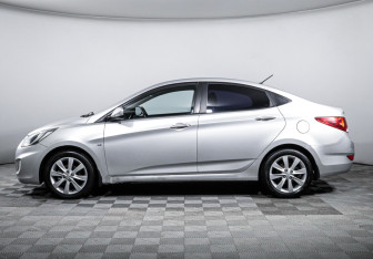 Подержанный автомобиль Hyundai Solaris Sedan 2012 года (8 фото)