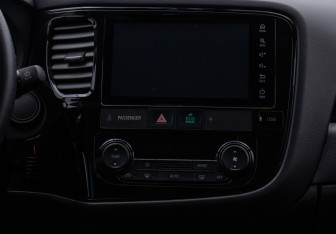 Подержанный автомобиль Mitsubishi Outlander 2022 года (14 фото)