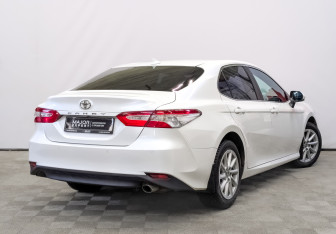 Подержанный автомобиль Toyota Camry Sedan 2021 года (5 фото)
