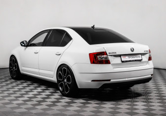 Подержанный автомобиль Skoda Octavia Liftback 2017 года (7 фото)