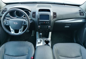Подержанный автомобиль Kia Sorento 2012 года (11 фото)