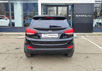 Подержанный автомобиль Hyundai ix35 2011 года (6 фото)