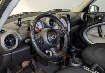 Подержанный автомобиль MINI Countryman 2012 года (16 фото)