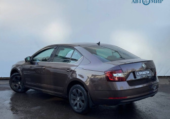 Подержанный автомобиль Skoda Octavia Liftback 2018 года (6 фото)