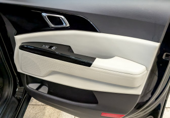 Подержанный автомобиль Kia Carnival 2021 года (23 фото)