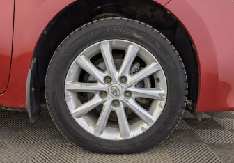 Подержанный автомобиль Toyota Corolla Sedan 2013 года (12 фото)