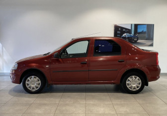 Подержанный автомобиль Renault Logan Sedan 2011 года (8 фото)