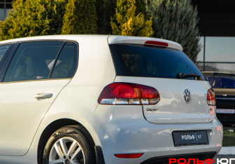 Подержанный автомобиль Volkswagen Golf Hatchback 2012 года (17 фото)