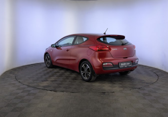 Подержанный автомобиль Kia Ceed Hatchback 2014 года (7 фото)