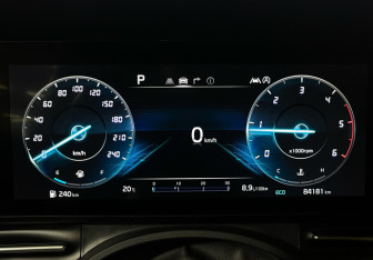 Подержанный автомобиль Kia Carnival 2021 года (11 фото)
