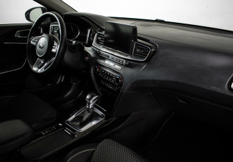 Подержанный автомобиль Kia Ceed Hatchback 2018 года (5 фото)