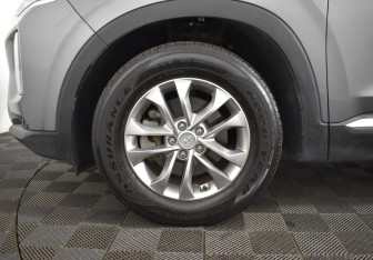 Подержанный автомобиль Hyundai Santa Fe 2019 года (7 фото)