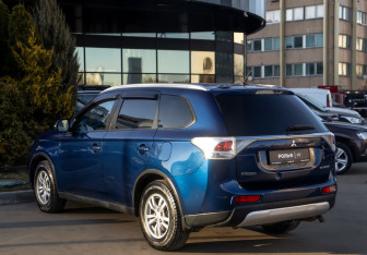 Подержанный автомобиль Mitsubishi Outlander 2014 года (5 фото)
