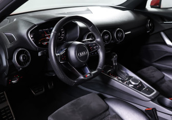 Подержанный автомобиль Audi TT Coupe 2015 года (15 фото)