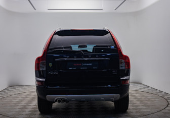 Подержанный автомобиль Volvo XC90 2006 года (6 фото)