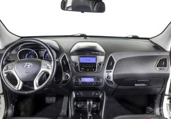 Подержанный автомобиль Hyundai ix35 2012 года (8 фото)