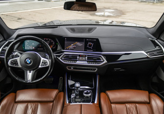 Подержанный автомобиль BMW X5 2018 года (19 фото)