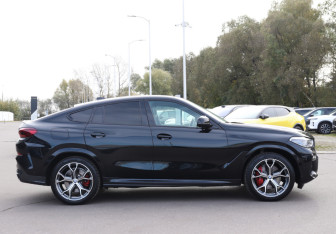 Подержанный автомобиль BMW X6 2021 года (4 фото)