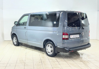 Подержанный автомобиль Volkswagen Caravelle 2013 года (6 фото)