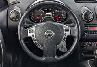 Подержанный автомобиль Nissan Qashqai 2012 года (22 фото)