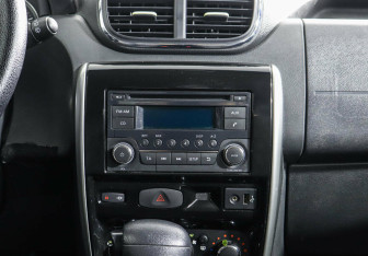 Подержанный автомобиль Nissan Terrano 2014 года (8 фото)