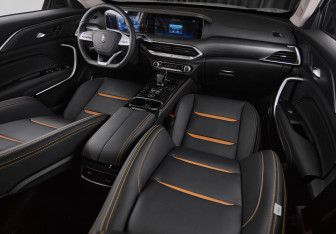 Новый FAW Bestune T77 2024 (10 фото)