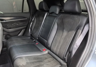 Подержанный автомобиль Geely Monjaro 2024 года (27 фото)